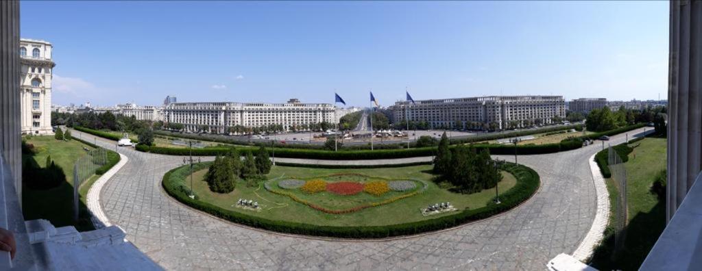 - Heart Of - Sector 1 - New Renovated - Open Space