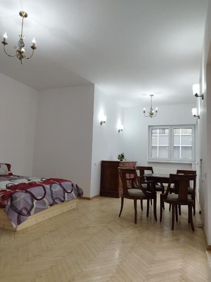 - Heart Of - Sector 1 - New Renovated - Open Space